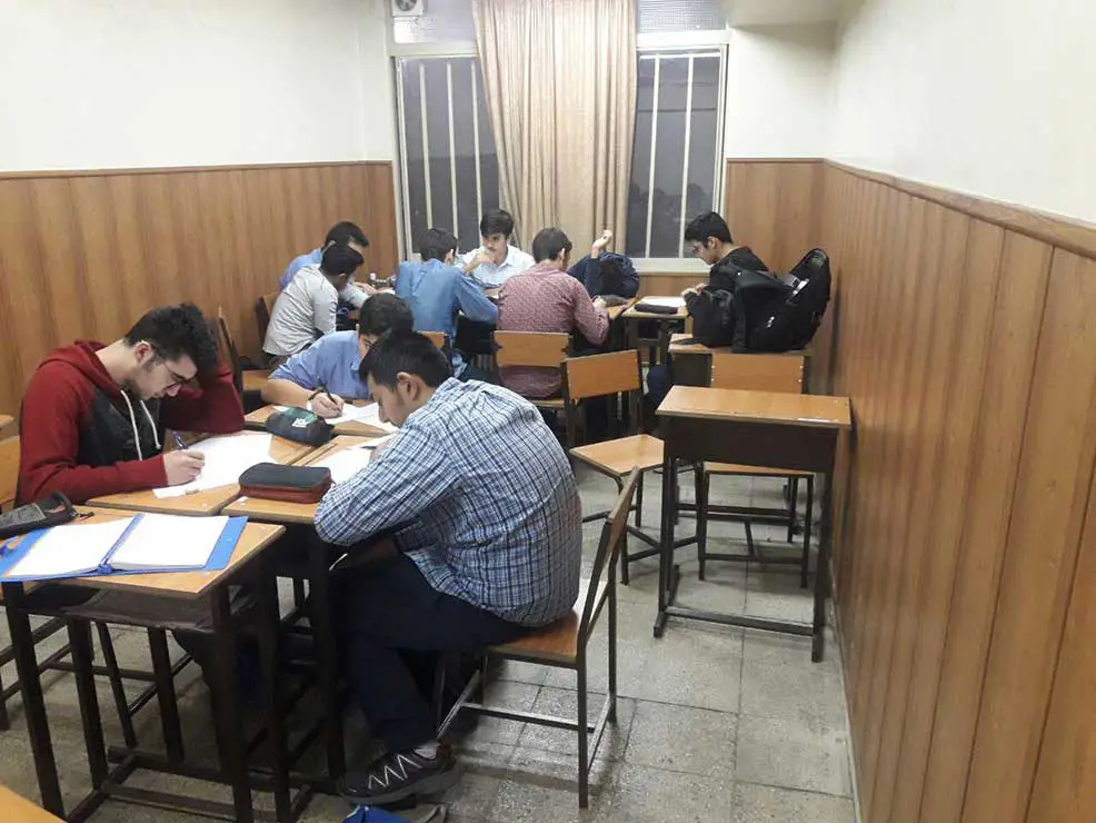 دبیرستان پسرانه غیردولتی علامه طباطبائی واحد شریعتی