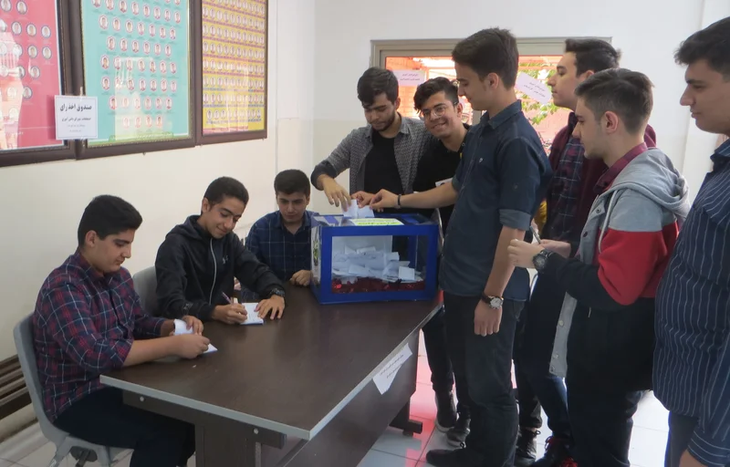 مدارس دولتی در مقابل مدارس غیردولتی