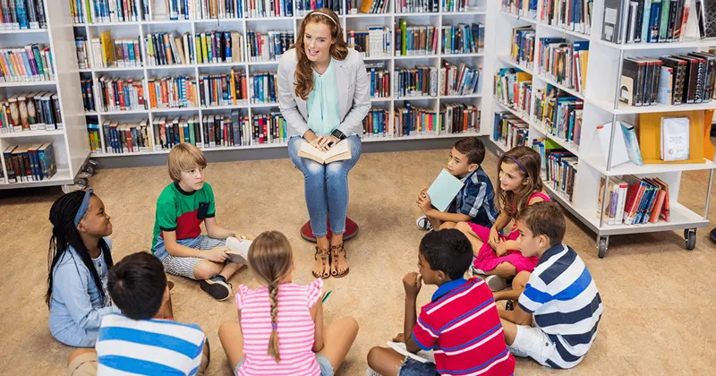 مسئول آموزش سواد عاطفی به افراد جامعه کیست؟