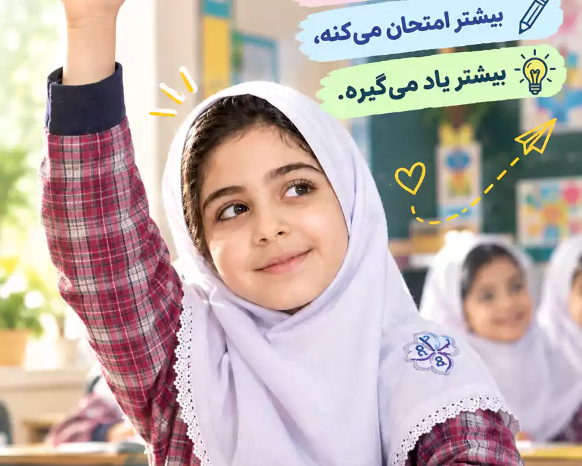 همراهی والد یا معلم با دانش‌آموز دختر در تمرین دیکته و نوشتن