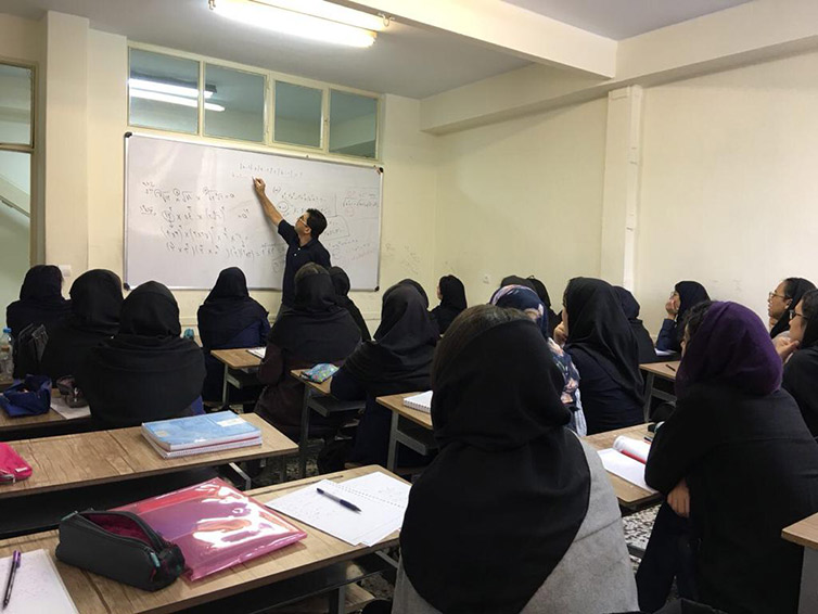 مجتمع آموزشی غیر دولتی (غیرانتفاعی)  پیشگامان