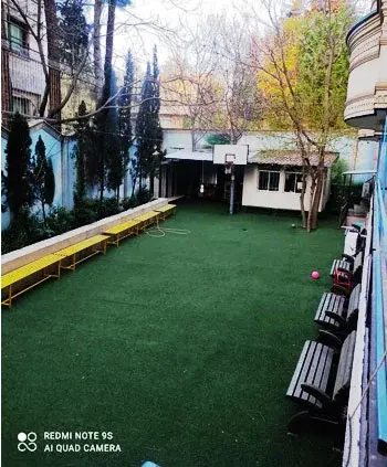 مدرسه مهرآیین، فضای حیاط دبیرستان پسرانه مهرآیین