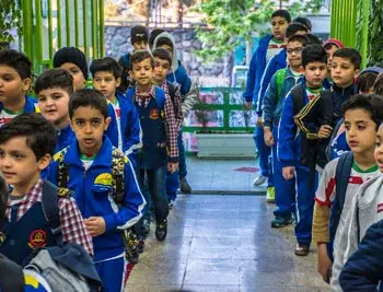 مدرسه فرهنگ، صف دانش آموزان مدرسه ی فرهنگ منطقه ی 4