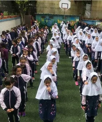 مدرسه مهرآسا، صبحگاه مدرسه ی دخترانه مهرآسا