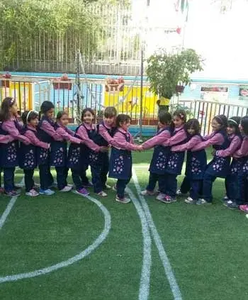 مدرسه مهرآسا، بازی دانش آموزان مدرسه ی دخترانه ی مهرآسا