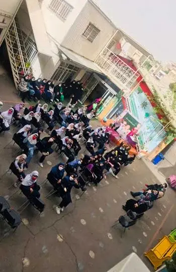 مدرسه هدی، عکس دانش آموزان دبستان دخترانه هدی در آغاز سال تحصیلی 