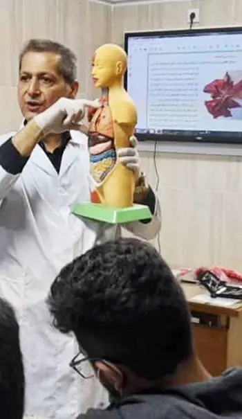 مدرسه علامه طباطبایی (واحد ادونس)، تصویر کلاس زیست شناسی در آزمایشگاه زیست مدرسه علامه طباطبایی واحد ادونس