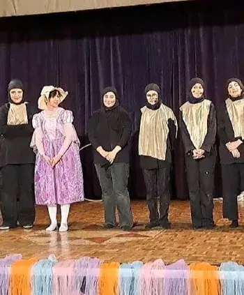 مدرسه علامه طباطبایی واحد یوسف آباد، مدارس دخترانه علامه طباطبایی عرصه را برای دانش آموزان خلاق در نمایش باز کرده است.