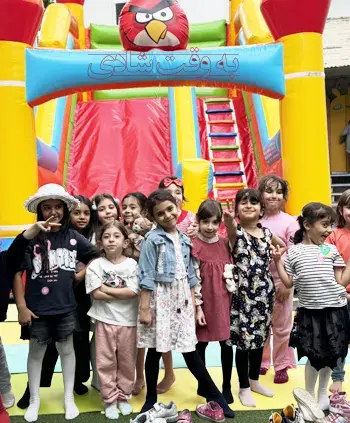 مدرسه  نگرش، شهربازی در حیاط پیش دبستان و دبستان دخترانه نگرش