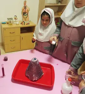 مدرسه  جوانه های علم وفرهنگ، آزمایشگاه  مدرسه دخترانه غیر انتفاعی جوانه های علم وفرهنگ