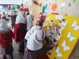 مدرسه  جوانه های علم وفرهنگ، کاردستی گروهی در پیش دبستان ودبستان غیردولتی دخترانه جوانه های علم وفرهنگ منطقه 4
