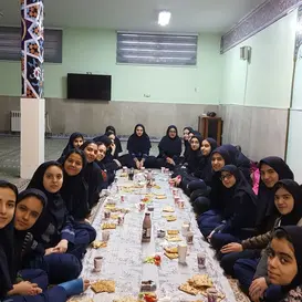 مدرسه زینبیه، صبحانه خوری گروهی دانش آموزان دبیرستان دخترانه زینبیه 
