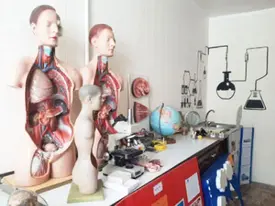 مدرسه پندار نو، آزمایشگاه جزو یکی از اماکن بسیار مهم در مدرسه است.