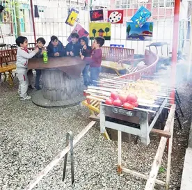 مدرسه راه امیرکبیر، عکسی از شادی دانش آموزان پیش دبستان و دبستان پسرانه راه امیرکبیر
