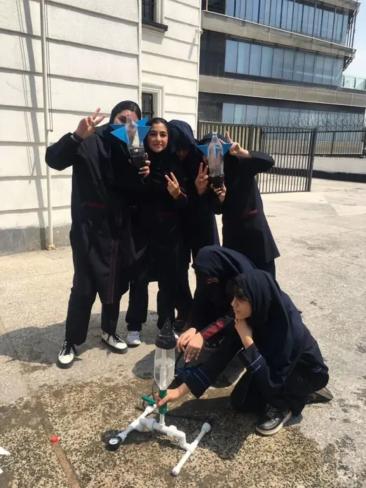 مدرسه ماهور، ساخت موشك آبی در دبیرستان ماهور