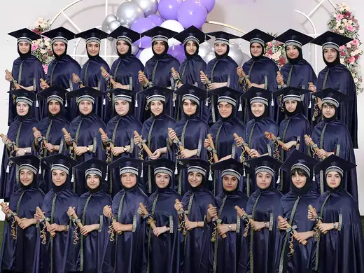 مدرسه ماهور، 🎓✨ مراسم فارغ‌التحصیلی پایه نهم در فضایی صمیمی، شاد و خاطره‌انگیز برگزار شد.