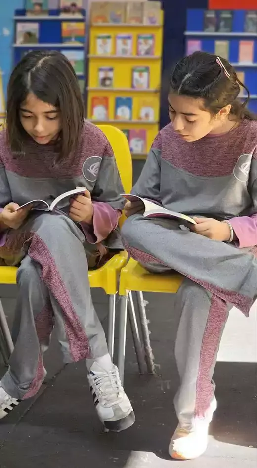 مدرسه نسیم دانایی، دختران دبستان نسیم دانایی دوستداران جدی کتاب 📚
