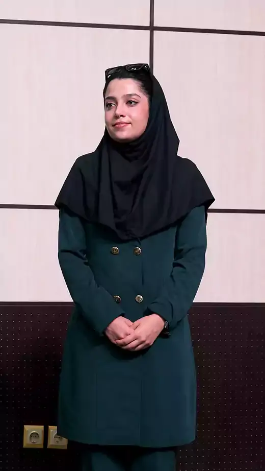 مدرسه سیمای فرشتگان، سارا هاتفی؛ مدیر پیش‌دبستانی و دبستان سیمای فرشتگان