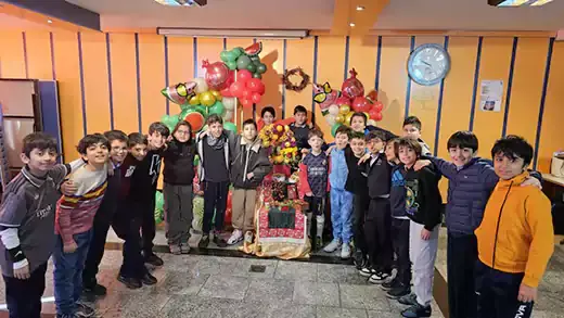 مدرسه طلایه داران ، جشن تولد در مدرسه؛ لحظه‌ای کوچک با تاثیری بزرگ بر صمیمیت دانش‌آموزان