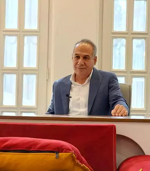 مدرسه طلایه داران ، دکتر دهقانی مدیریت مدارس طلایه داران و نسیم دانایی